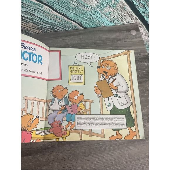 1981 The Berenstain Bears Go to The Doctor By Stan & Jan Berenstain 🌿🍒 - Picture 6 of 10